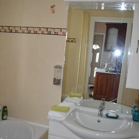 Berettyo Apartment *